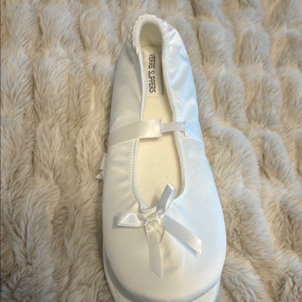 White Cozy Slippers with Minimalist Design